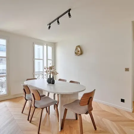 Louvre Rivage Apartments Bed & Breakfast 3*